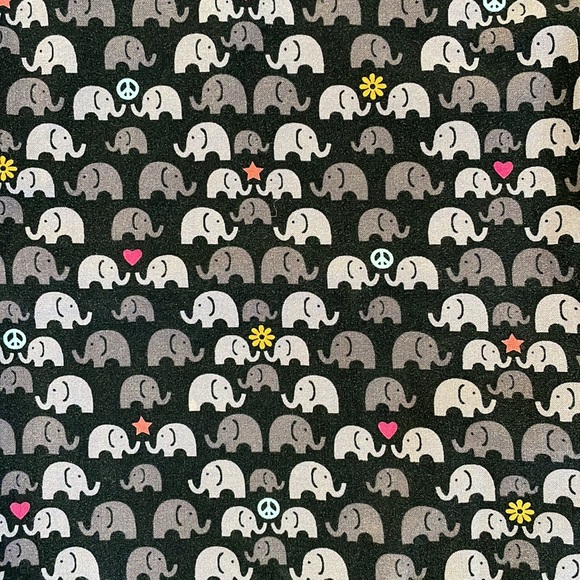Elephant Scrub Top - Picture 2 of 3